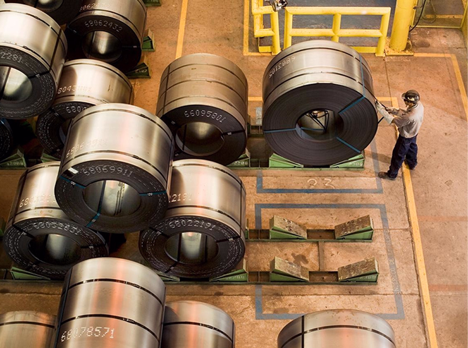 Bobinas de aço em produção
