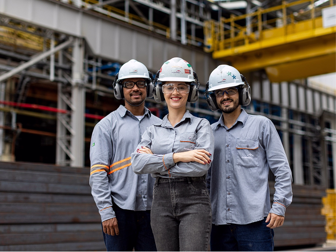 Colaboradores em ambiente externo