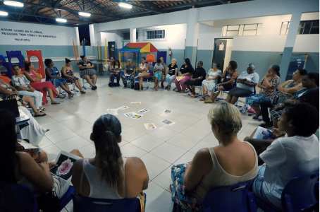 Reunião comunitária em roda de conversa