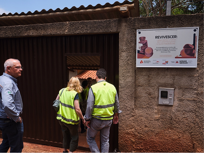Reunião comunitária com moradores e equipe ArcelorMittal